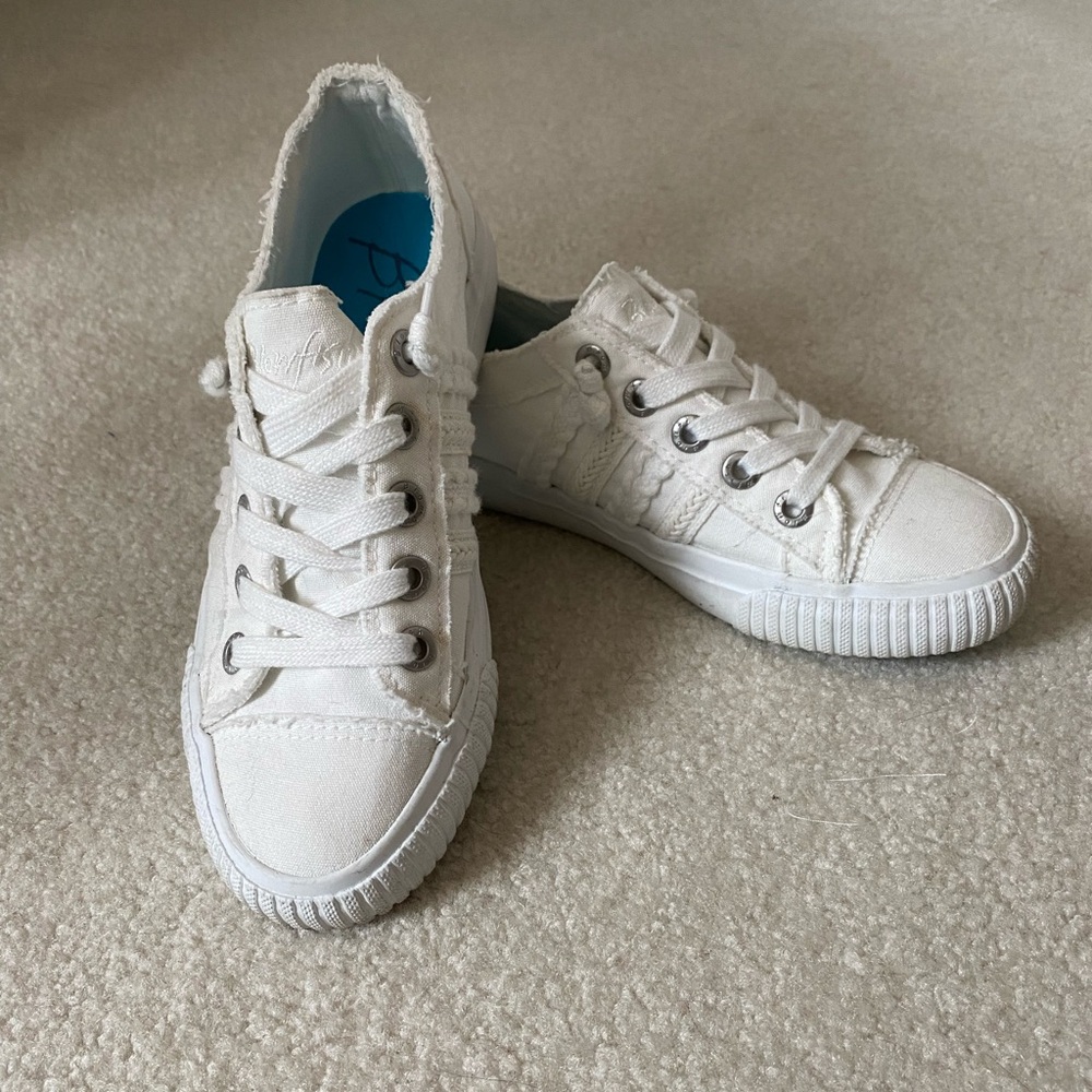 Size 6.5 Blowfish white shoes - Picture 4 of 5